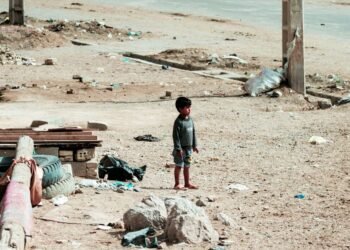 Casi la mitad de los chicos en Argentina vive en la pobreza, según el INDEC