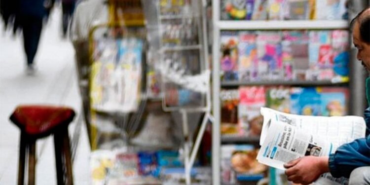 El gobierno elimina regulaciones para canillitas y busca fomentar la libre competencia