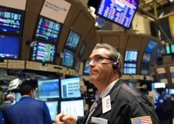 Intervención del mercado provoca caídas en bonos y aumenta el riesgo país