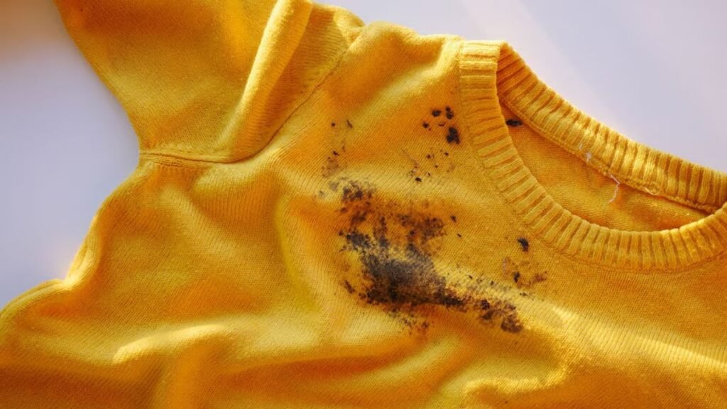 Cómo quitar manchas de aceite de motor de la ropa sin complicaciones
