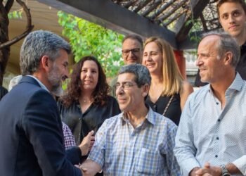 La Ciudad rinde homenaje a comercios centenarios que construyeron tradición