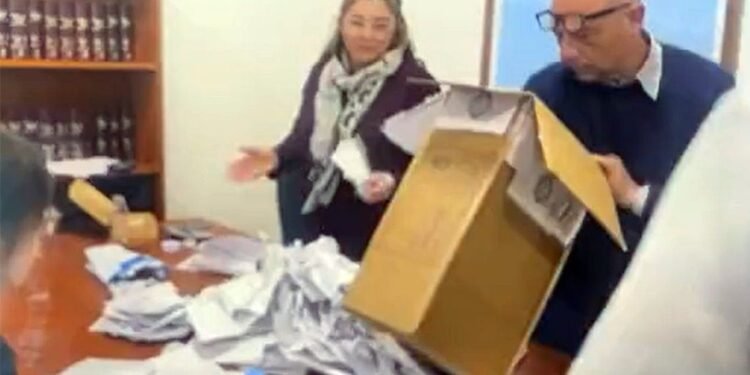 La Junta Electoral abrirá 18 urnas en 11 distritos por irregularidades en las elecciones bonaerenses