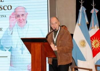 Jueces piden compromiso político ante crisis social en homenaje a Francisco