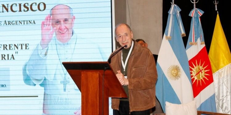 Jueces piden compromiso político ante crisis social en homenaje a Francisco