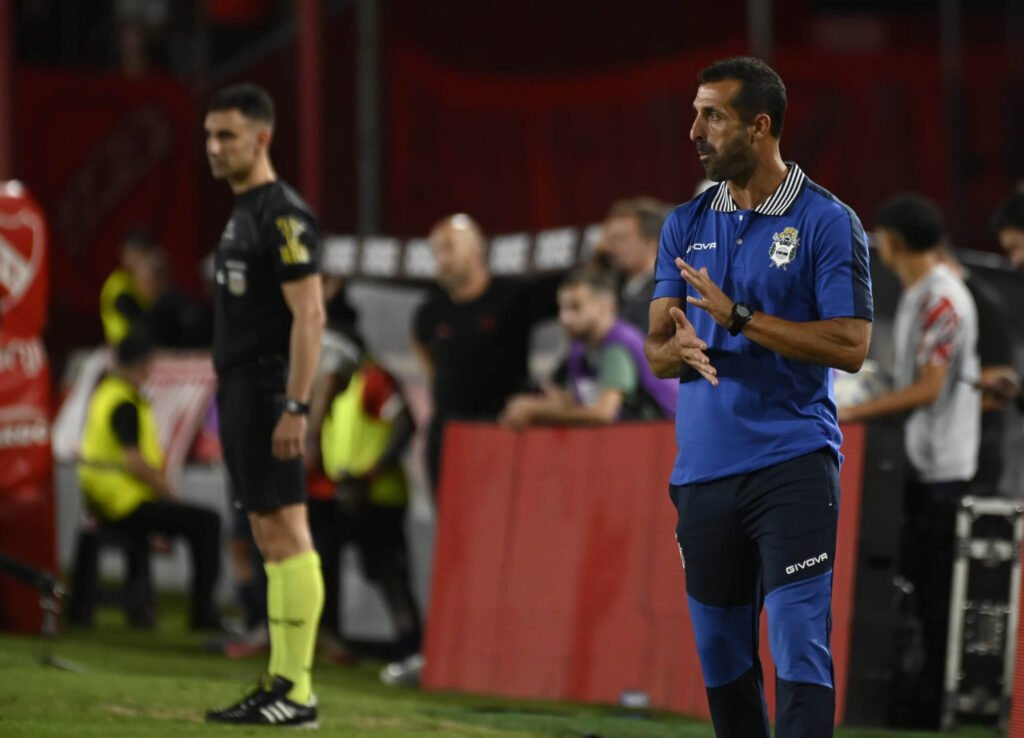 Gimnasia destituye a Orfila y nombra a Zaniratto como nuevo DT