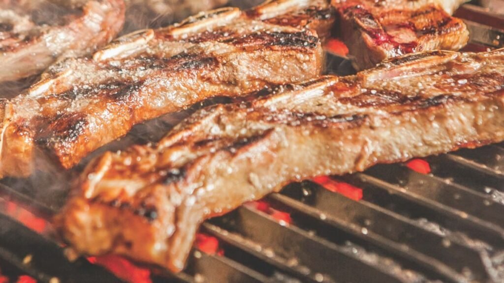 Córdoba: un asado salvado de la tormenta se vuelve viral en redes sociales