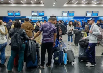 Pilotos de APLA convoca asambleas en Aeroparque y genera riesgo de demoras en vuelos