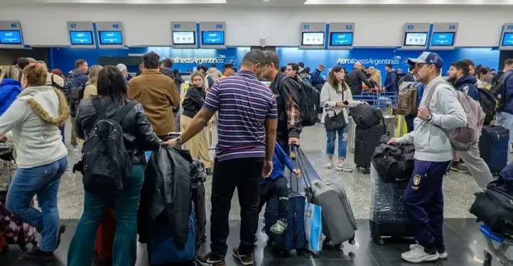 Pilotos de APLA convoca asambleas en Aeroparque y genera riesgo de demoras en vuelos