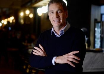 Santilli asume la cabeza de La Libertad Avanza tras fallo electoral en CABA