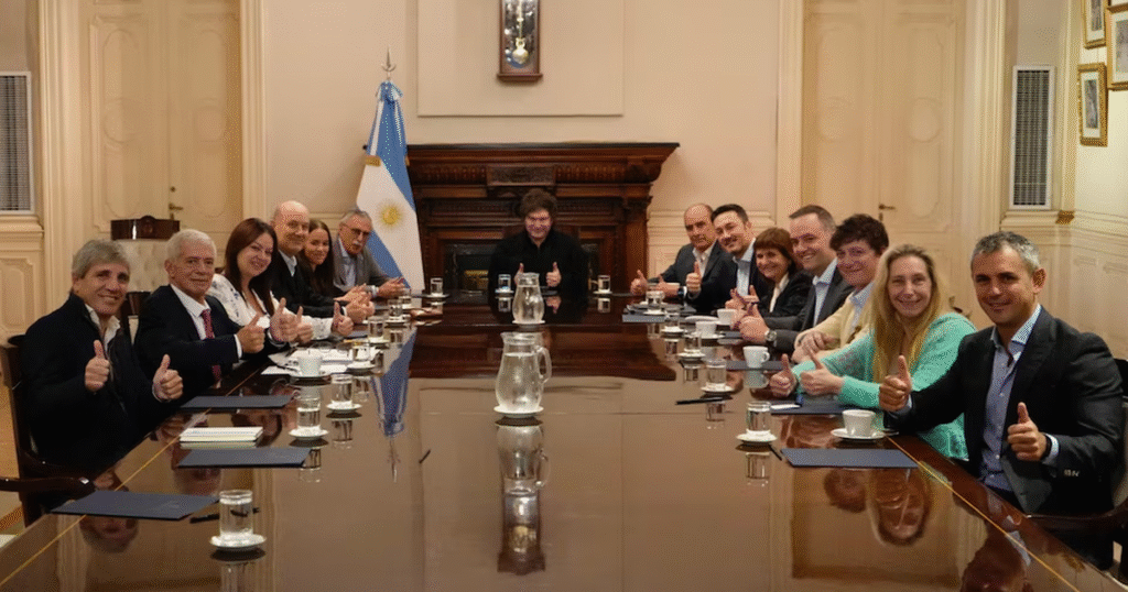 Milei anticipa cambios en su gabinete tras elecciones para impulsar reformas