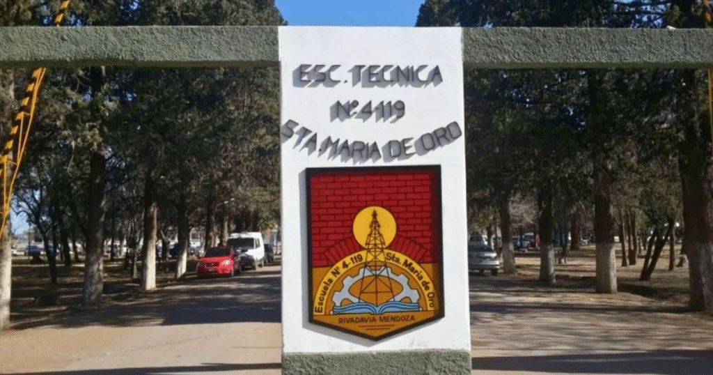 Docente de informática detenido por filmar a alumnas en Mendoza