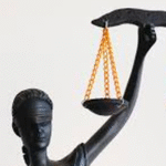 Abogada condenada a pagar más de tres millones por negligencia en juicio