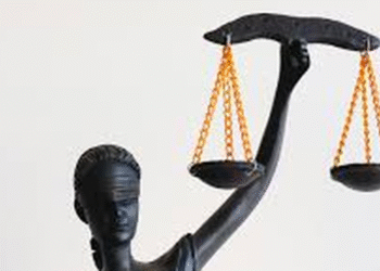 Abogada condenada a pagar más de tres millones por negligencia en juicio