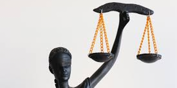 Abogada condenada a pagar más de tres millones por negligencia en juicio