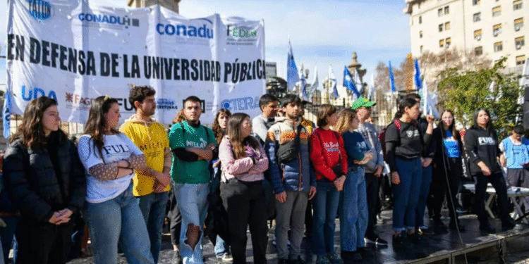 Gobierno descarta ley de financiamiento universitario y asegura aumento real en presupuesto