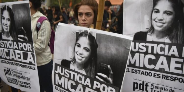 Juez prohíbe a Jonathan Luna el acceso a redes sociales tras mensajes a madre de Micaela Ortega