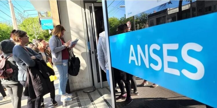 ANSES actualiza topes de ingresos y deja fuera a miles de beneficiarios