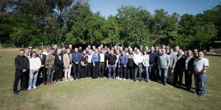 Intendentes peronistas respaldan a Kicillof y destacan triunfo electoral