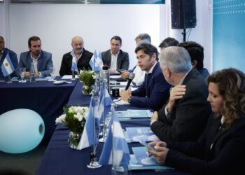 Kicillof respalda a intendentes y cuestiona al Gobierno nacional en FAM