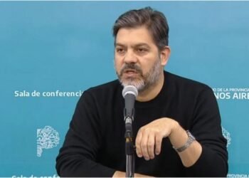 Carlos Bianco critica los anuncios económicos de Milei antes de las elecciones