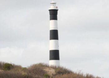 La historia del Faro de Claromecó, testigo de naufragios y guerra
