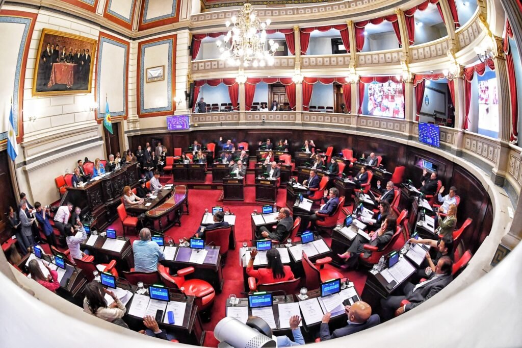 Cámara de senadores sesiona tras 100 días y busca avanzar con proyectos clave