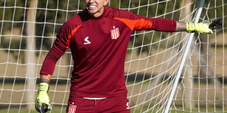 Muslera se aferra a Estudiantes y busca dejar su huella en el club