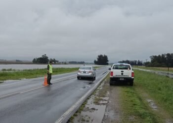 Crecida del arroyo El Crespo genera peligro en la Ruta 226 entre Balcarce y Tandil