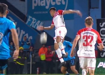 Estudiantes sufre un gol de Belgrano tras error defensivo crucial