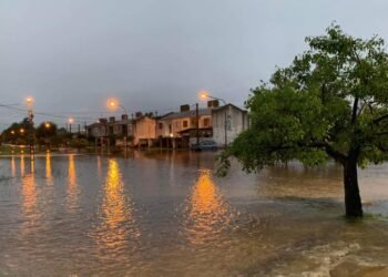 Río Areco alcanza 4 metros y San Antonio de Areco pide evacuación urgente
