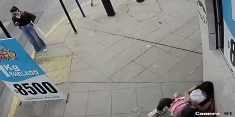 Auto embiste a dos niñas en González Catán; están fuera de peligro