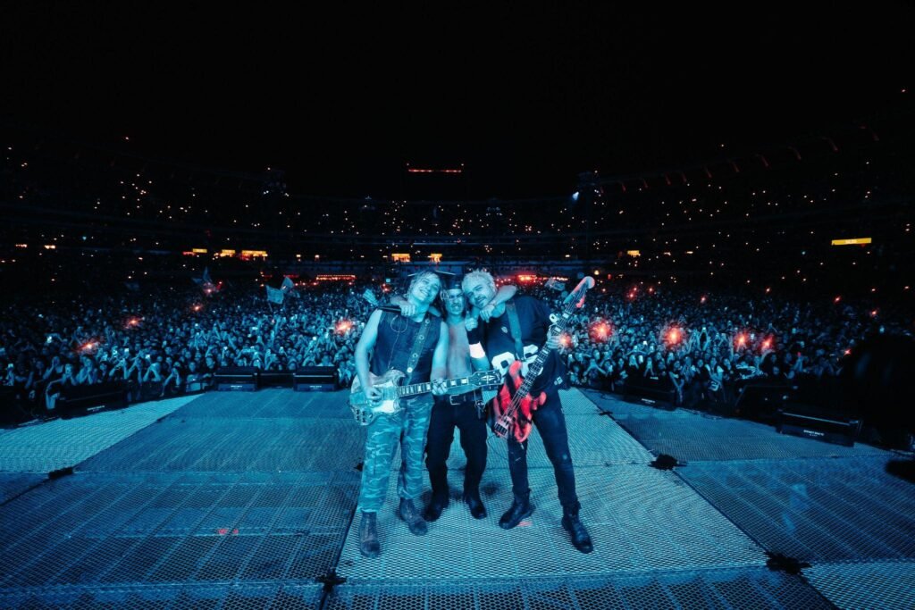 Airbag electriza River Plate en una noche histórica para el rock argentino