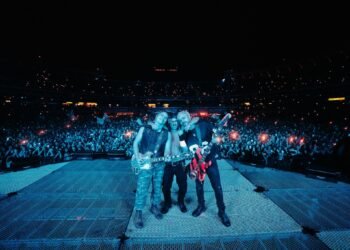 Airbag electriza River Plate en una noche histórica para el rock argentino