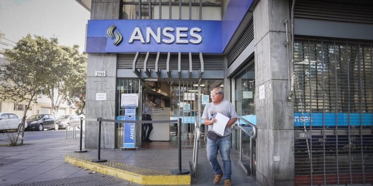 Hoy cobran las asignaciones de pago único: ¿Quiénes son los beneficiarios?