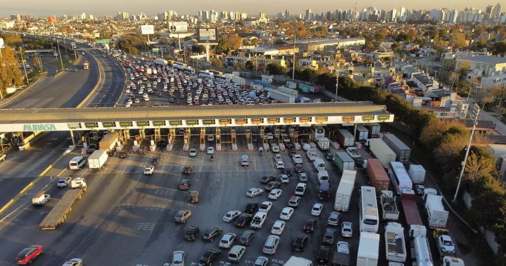 Restricciones en rutas bonaerenses buscan mejorar el tránsito hacia la costa