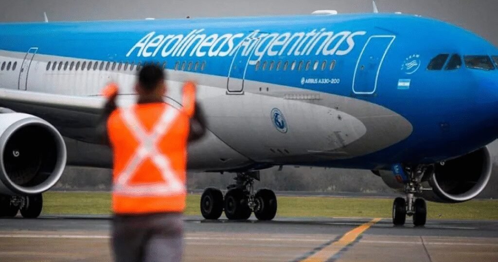 Aerolíneas Argentinas retira ocho aviones tras falla en motor de Boeing 737