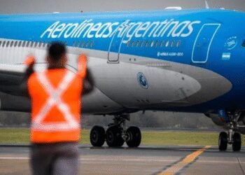 Aerolíneas Argentinas retira ocho aviones tras falla en motor de Boeing 737