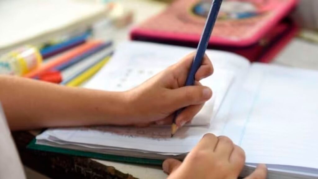 ¿Cómo acceder a la Ayuda Escolar 2025 y qué requisitos se necesitan?