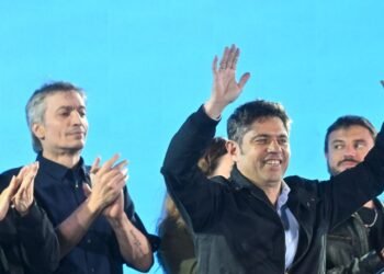 Kicillof advierte a Milei sobre descontento ciudadano tras ajustada elección