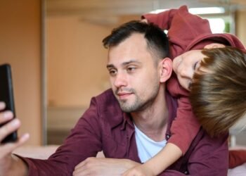 OpenAI lanza controles parentales en ChatGPT para proteger a los jóvenes