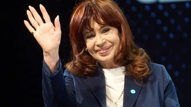 CFK lanza duras críticas a Milei y advierte sobre posible devaluación
