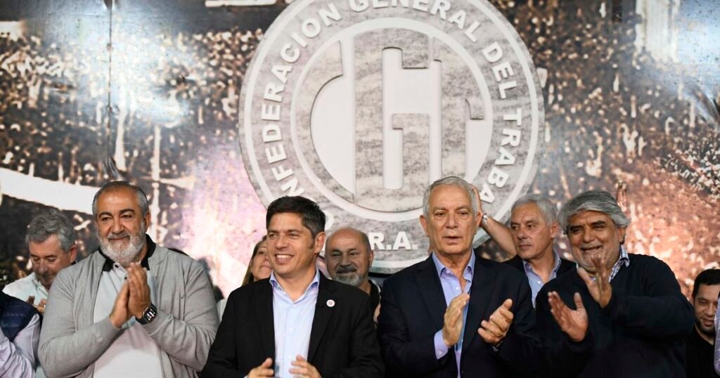 Kicillof critica reformas de Milei y advierte sobre derechos laborales en juego