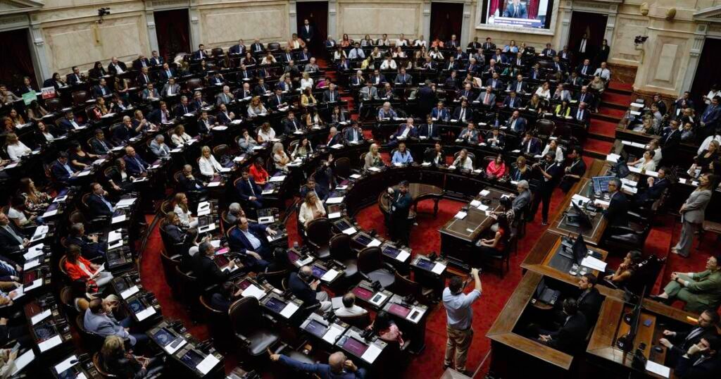 Libertarios y Fuerza Patria lideran elecciones en Buenos Aires