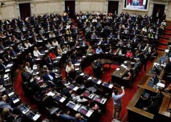 Libertarios y Fuerza Patria lideran elecciones en Buenos Aires