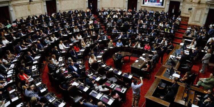 Libertarios y Fuerza Patria lideran elecciones en Buenos Aires