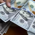 El dólar blue sube $10 y se aferra a $1.460 en el microcentro mendocino