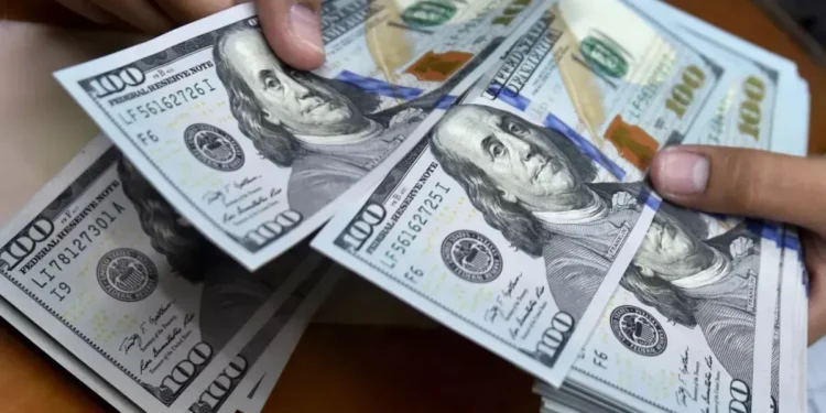 El dólar blue sube $10 y se aferra a $1.460 en el microcentro mendocino