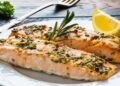 Salmón al horno con pesto: receta fácil y nutritiva para disfrutar en casa