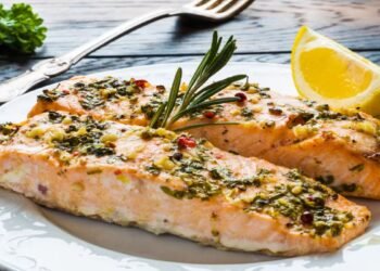 Salmón al horno con pesto: receta fácil y nutritiva para disfrutar en casa
