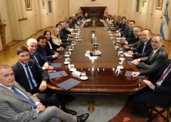 Milei se reúne con gobernadores para impulsar reformas clave en el país
